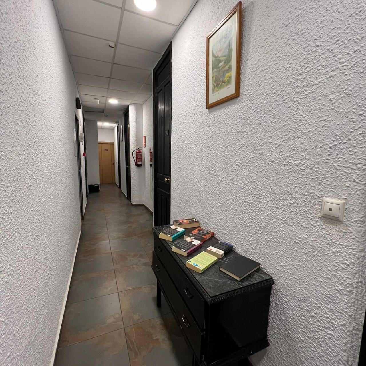 Hostal Milan Аліканте Екстер'єр фото