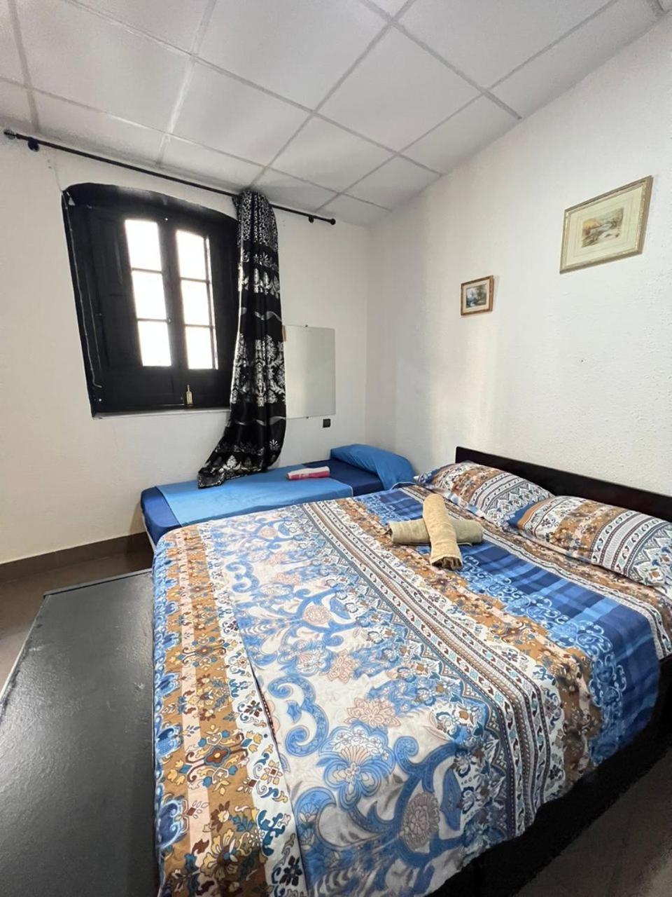 Hostal Milan Аліканте Екстер'єр фото A bedroom in a guest house in India