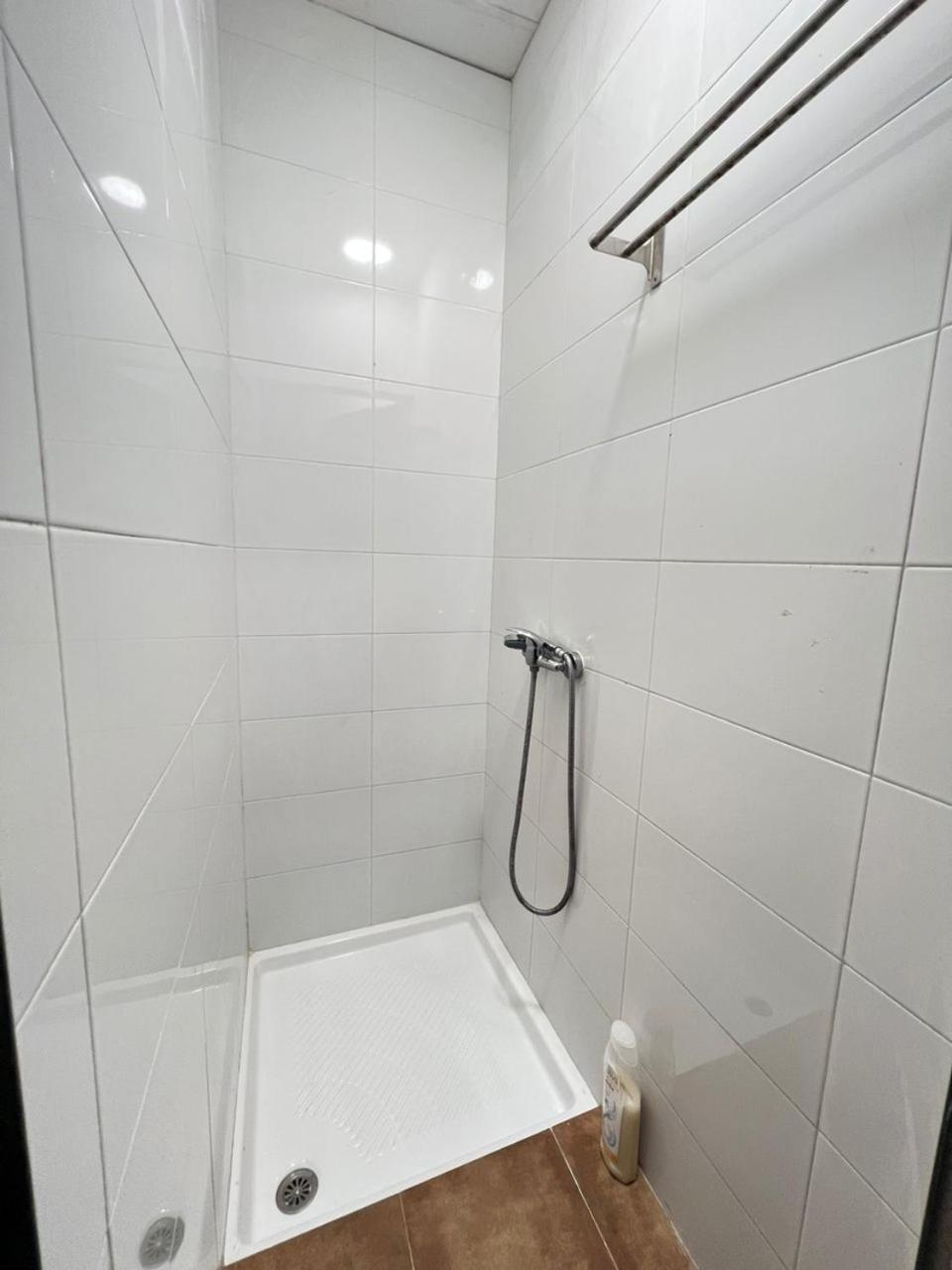 Hostal Milan Аліканте Екстер'єр фото A shower