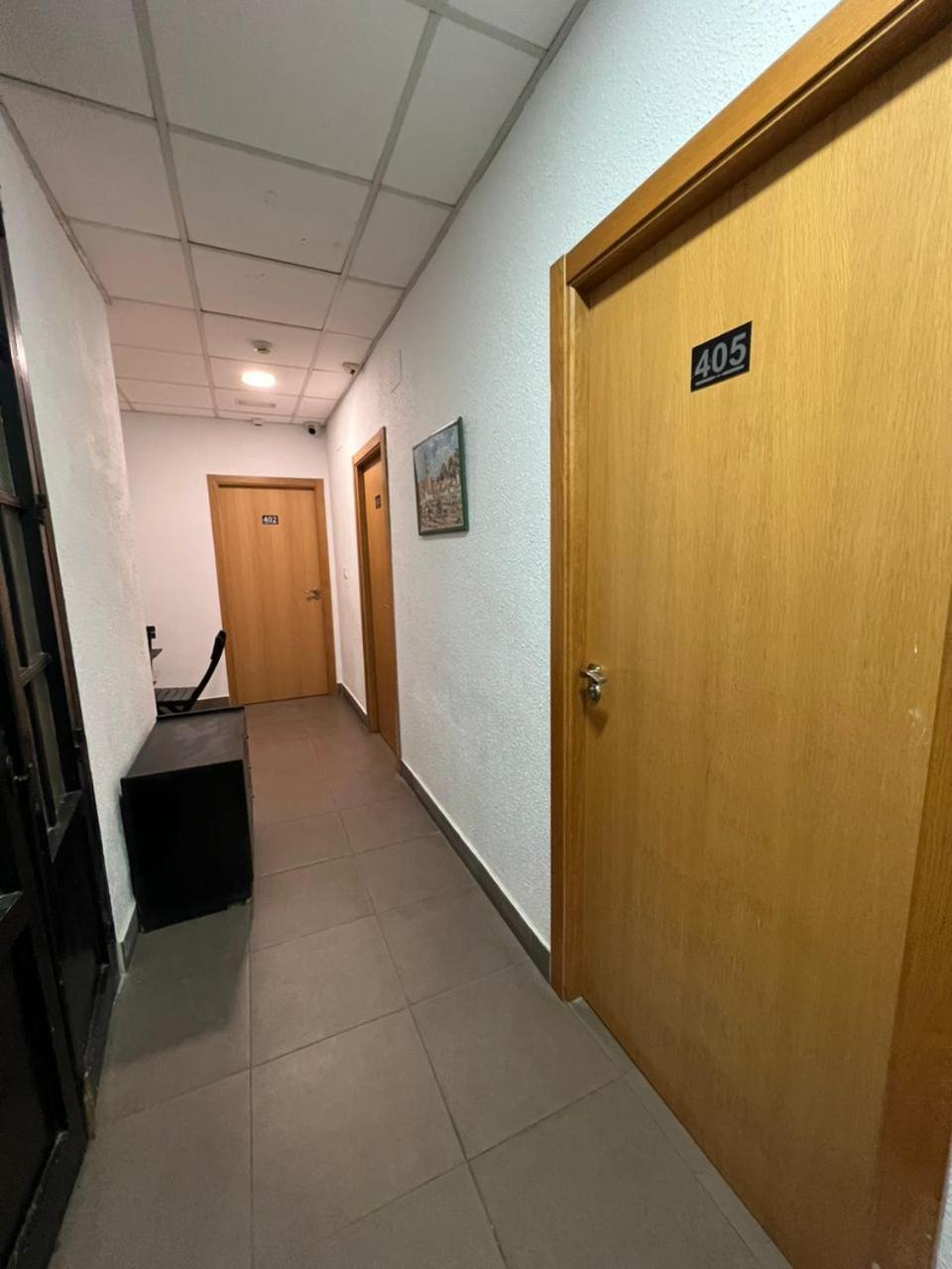 Hostal Milan Аліканте Екстер'єр фото A typical corridor in the 4th floor of the main building
