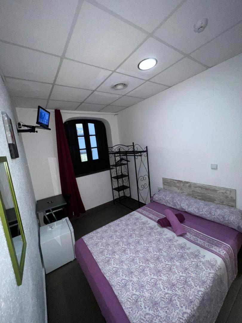 Hostal Milan Аліканте Екстер'єр фото A room at the hotel