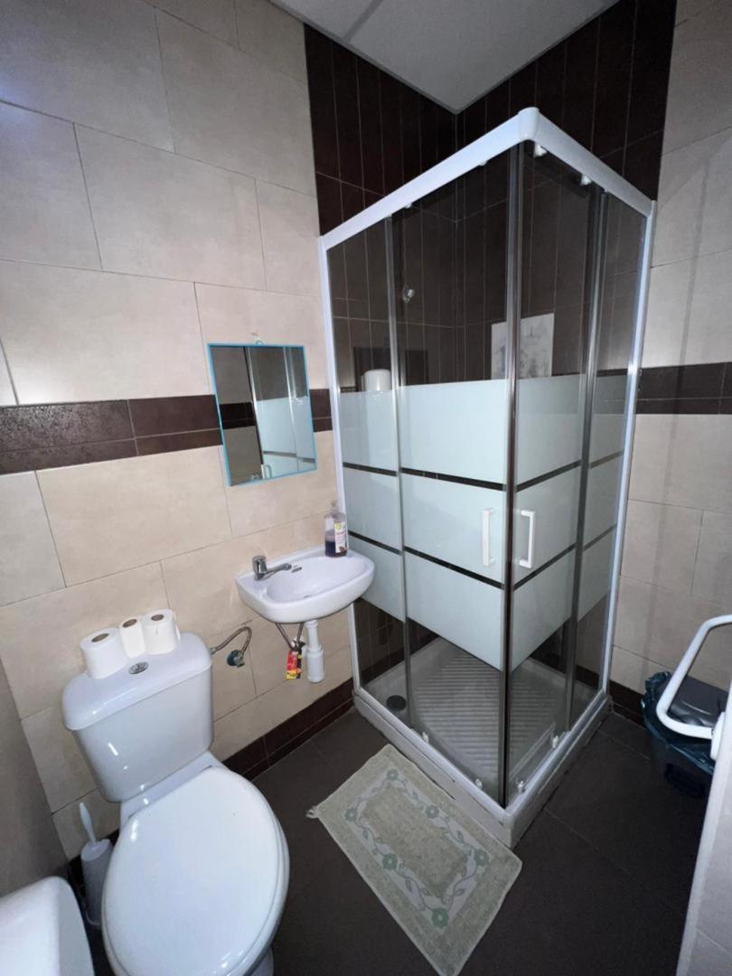 Hostal Milan Аліканте Екстер'єр фото A shower cubicle