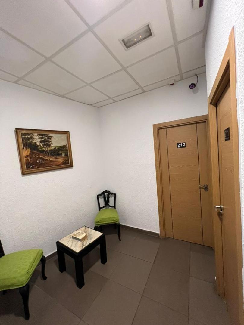 Hostal Milan Аліканте Екстер'єр фото The waiting room of a doctor's office