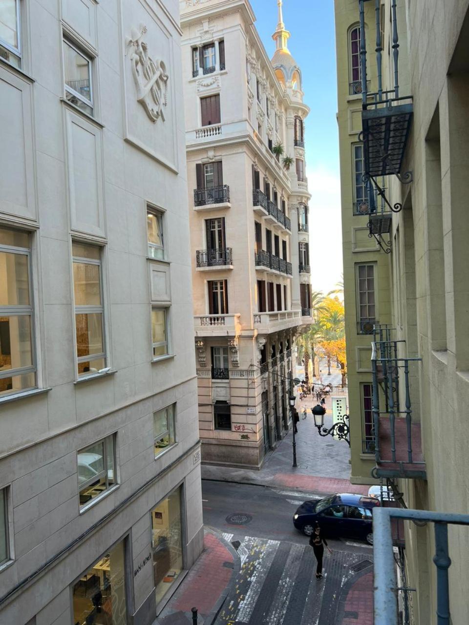 Hostal Milan Аліканте Екстер'єр фото The narrow streets of the quarter