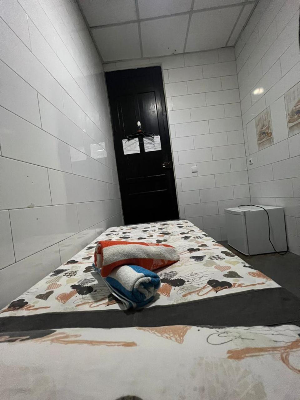 Hostal Milan Аліканте Екстер'єр фото A cell in the prison