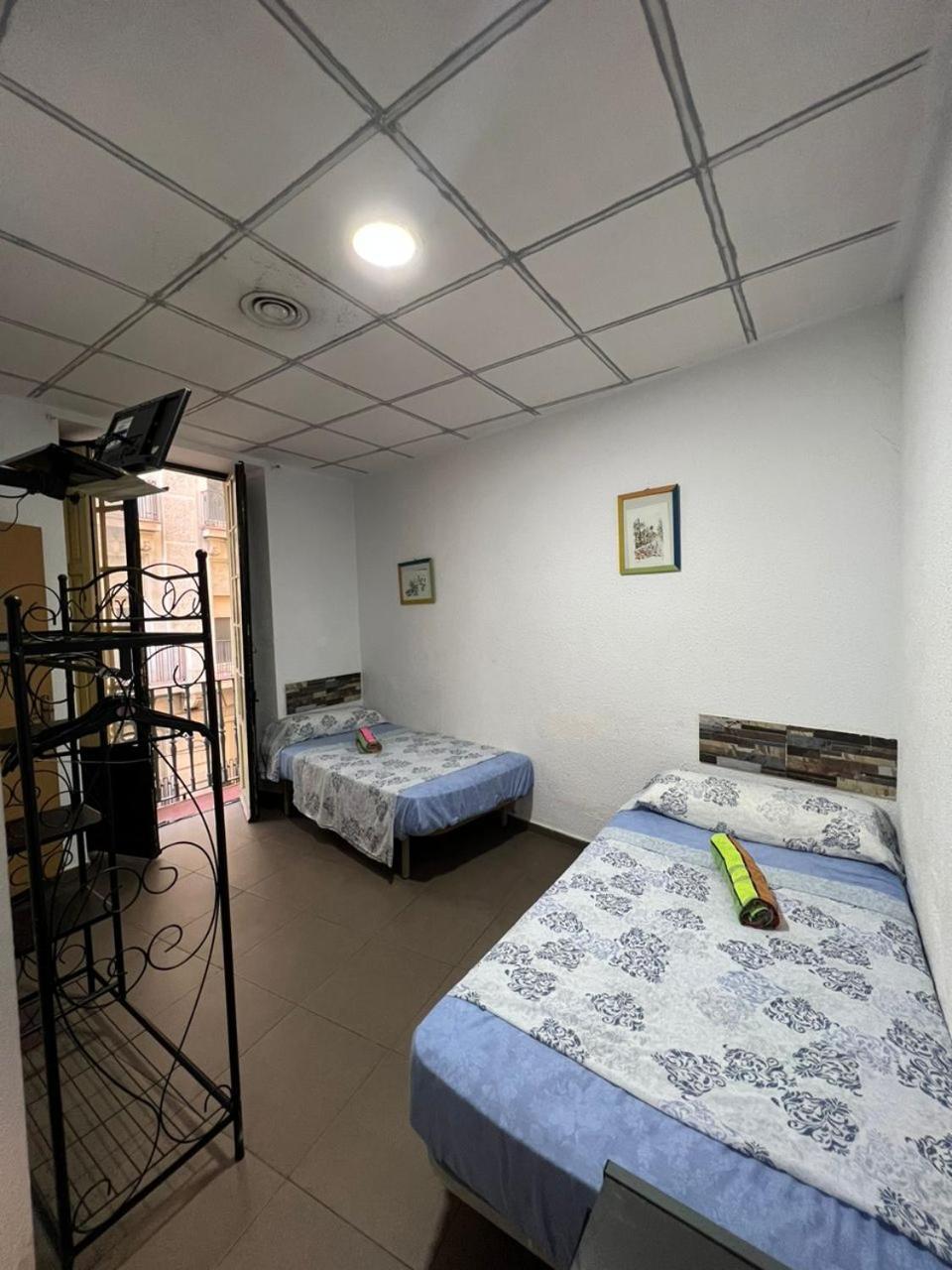 Hostal Milan Аліканте Екстер'єр фото