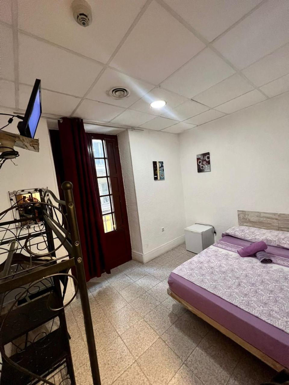 Hostal Milan Аліканте Екстер'єр фото